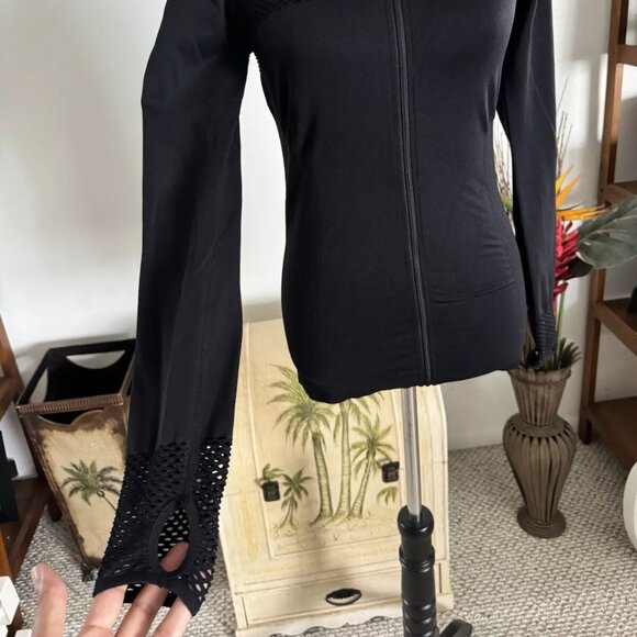 Women's Fabletics Mesh Black Full Zip Jacket with Hoodie S with Thumb holes - Picture 4 of 10